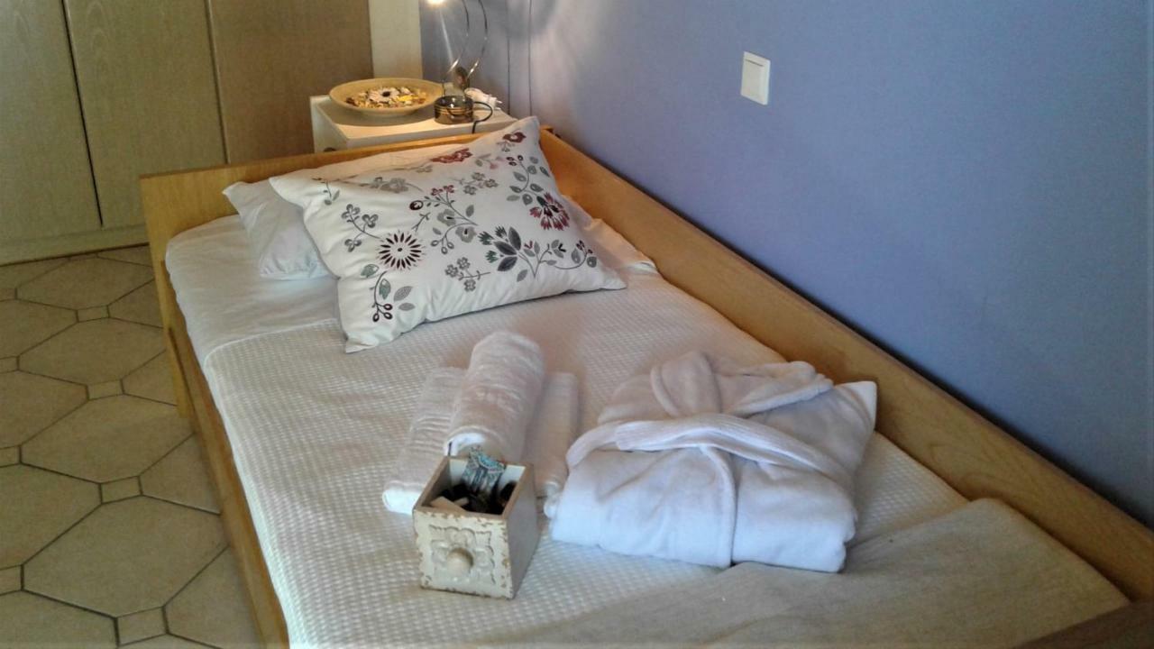 Villa "Eva" - Entire Beachfront Holiday Home - 4S Agia Marina  Exterior foto